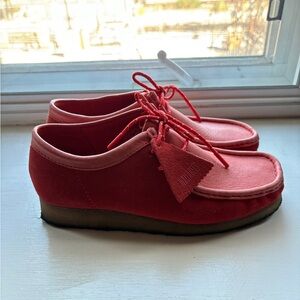 Bright red Clarks Wallabee low top Size 7M/9W